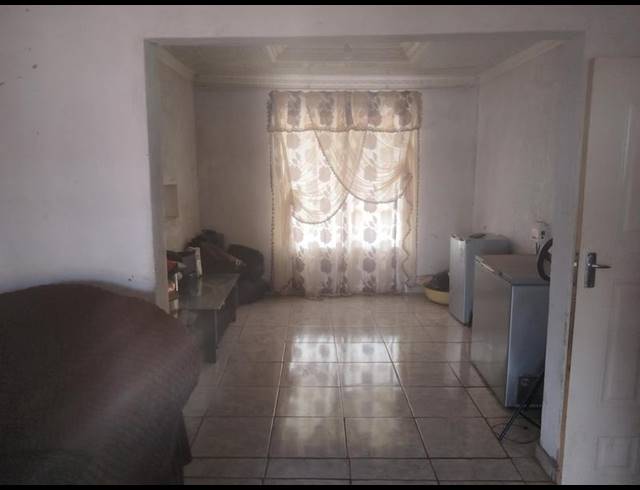 3 BEDROOM HOUSE FOR SALE IN MADOMBIDZHA